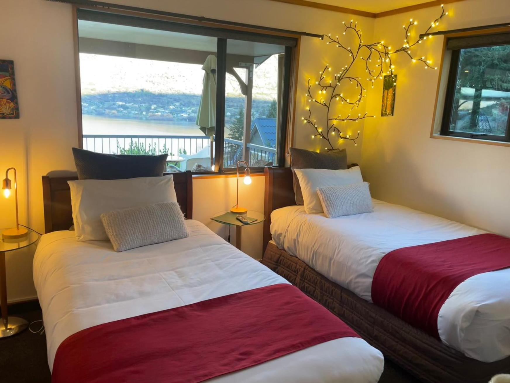 The Embassy B&B ควีนส์ทาวน์ ภายนอก รูปภาพ