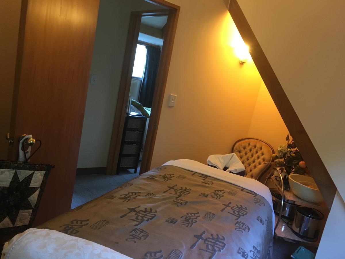 The Embassy B&B ควีนส์ทาวน์ ภายนอก รูปภาพ
