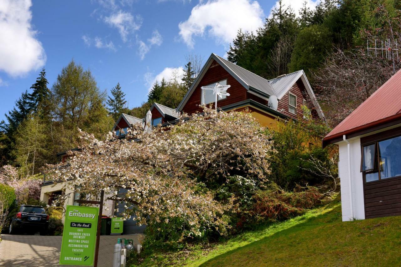 The Embassy B&B ควีนส์ทาวน์ ภายนอก รูปภาพ