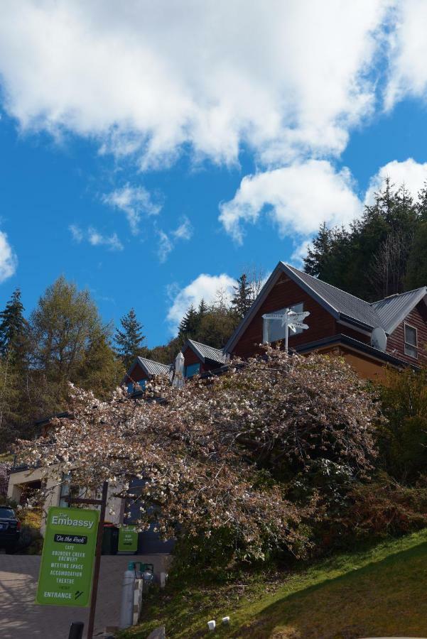 The Embassy B&B ควีนส์ทาวน์ ภายนอก รูปภาพ